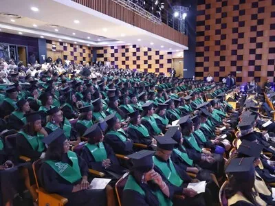 Iglobal gradúa a 241 profesionales en su decimotercera ceremonia