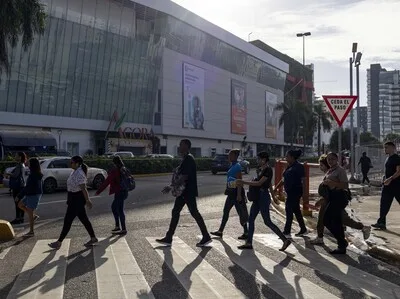 Mujeres lideran grupo en edad laboral pero enfrentan brechas de ocupación
