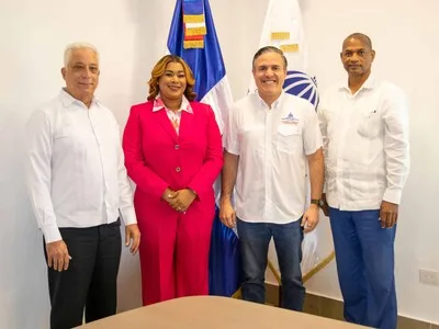 Coordinan reconstrucción de nave afectada por incendio en Merca Santo Domingo