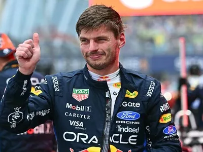 Max Verstappen domina la clasificación y la esprint en Singapur