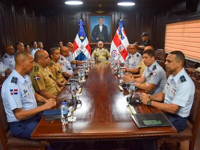 Ministerio de Defensa revisa estrategias de seguridad con altos mandos militares