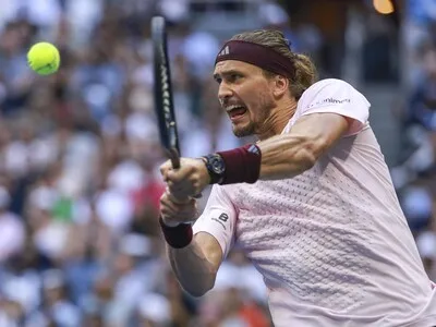 Alexander Zverev avanza a cuartos en Shanghái como nuevo número uno
