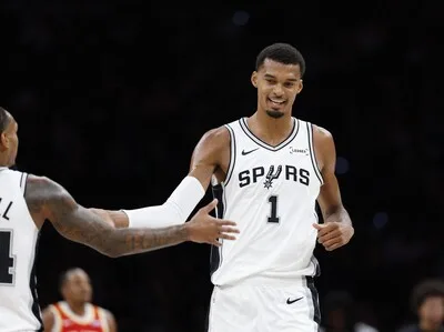 Victor Wembanyama y los Spurs lideran pronósticos de la NBA