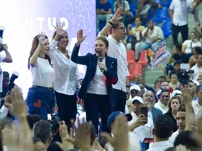 Carolina Mejía juramenta 32 comandos provinciales de juventud para el 2028