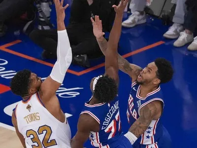 Remontada de los 76ers liderada por Simons vence a los Pacers