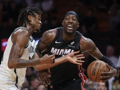 Bam Adebayo hace historia en el primer triunfo de Miami